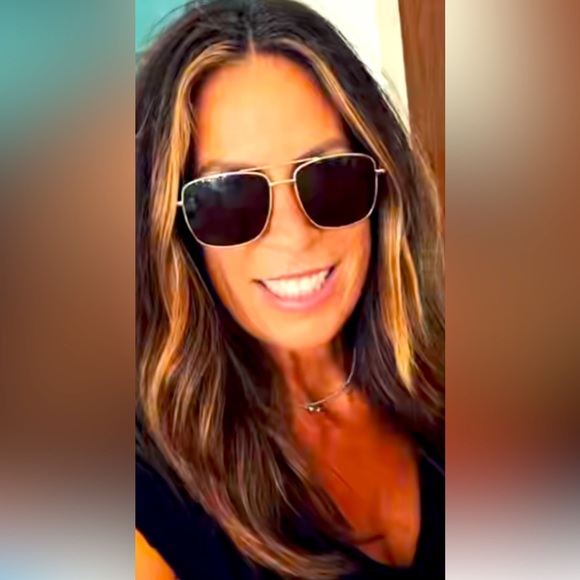 Meet your Posher, Kim - Picture 1 of 2